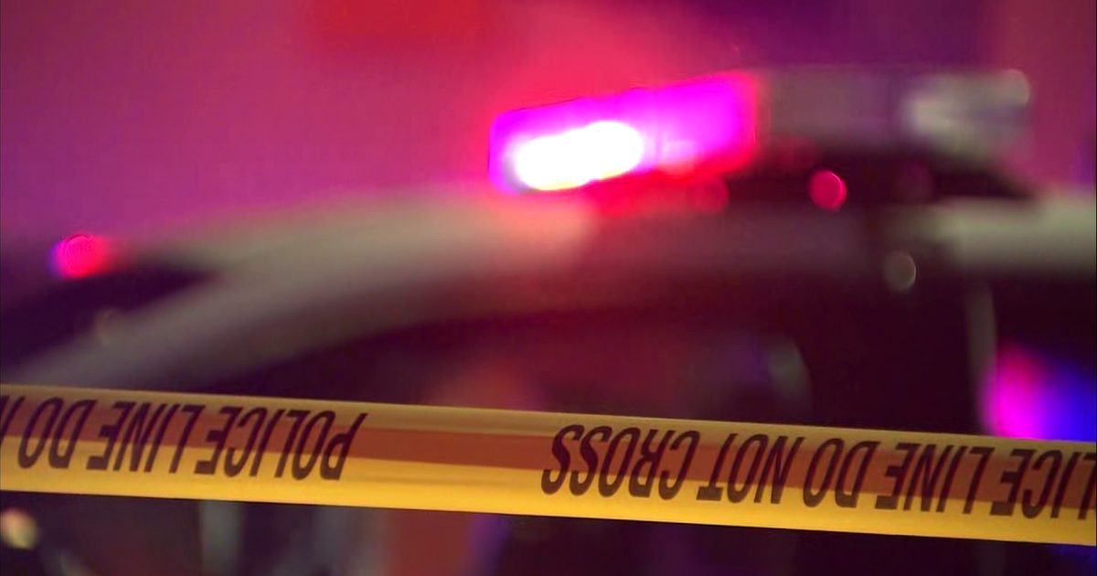 Lewisville SWAT surrounds barricaded suspect, 1 woman shot
