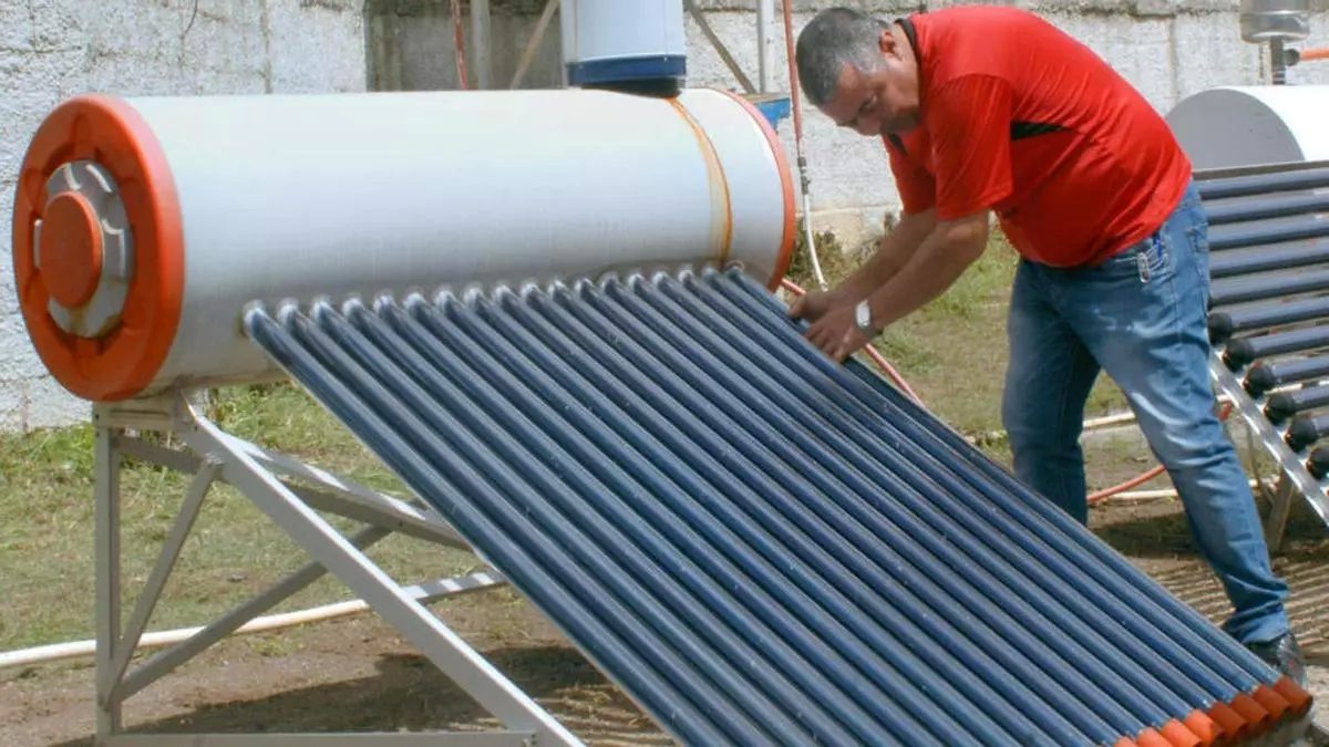 The Cuban State Gets Its Solar Panels from China; Individuals Buy Them in the USA