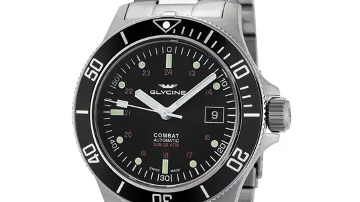 Debehams reduces £1,240 combat watch to £526 in flash sale