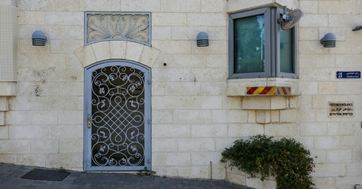 Israel drastically reduces British diplomatic presence in Jerusalem