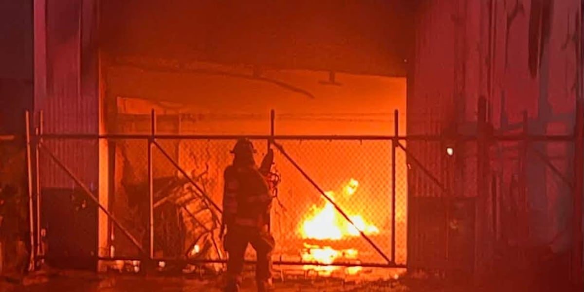 1 person injured in fire at commercial building in Perryton