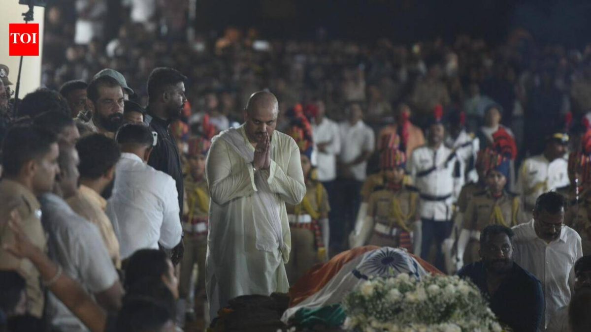 Thousands bid final goodbye to Natsamrat at Donje farmhouse near Khadakwasla