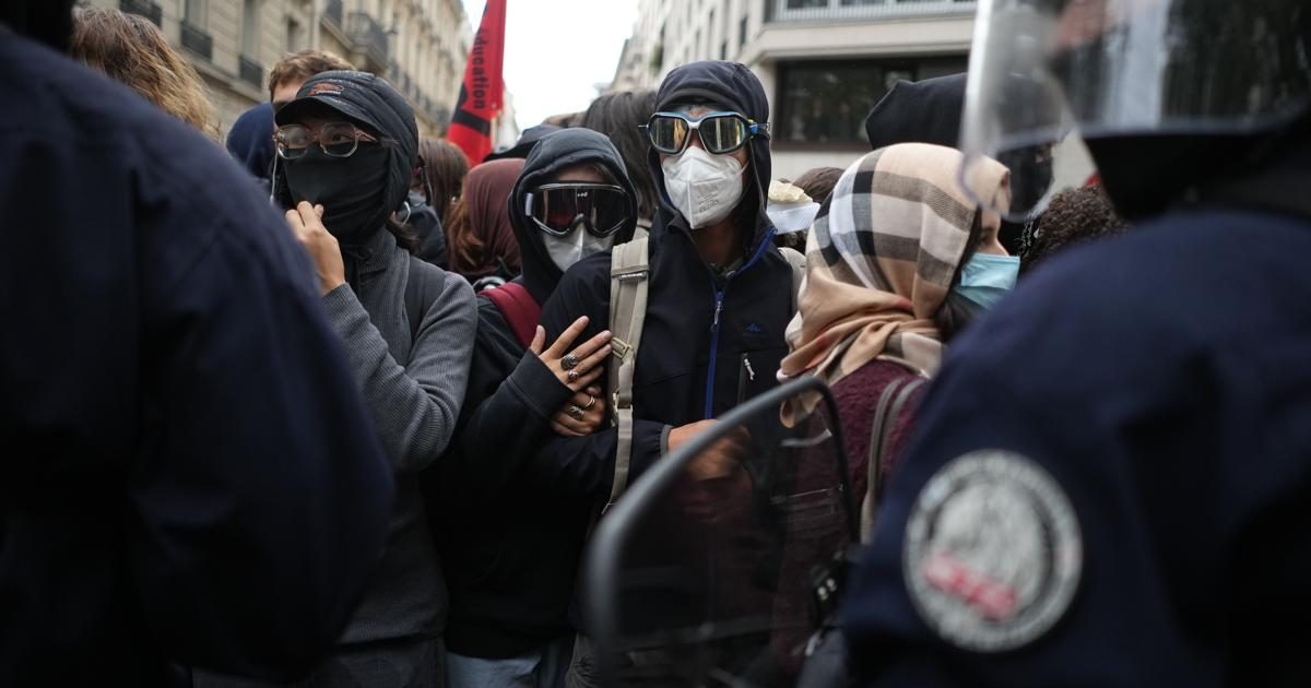 Clashes erupt in Paris student protest