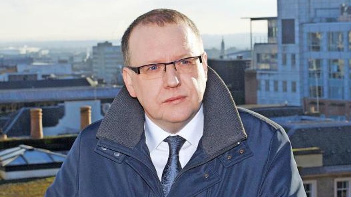 Gangland murder victim's family 'pop champagne' in wake of Paul Ferris' death