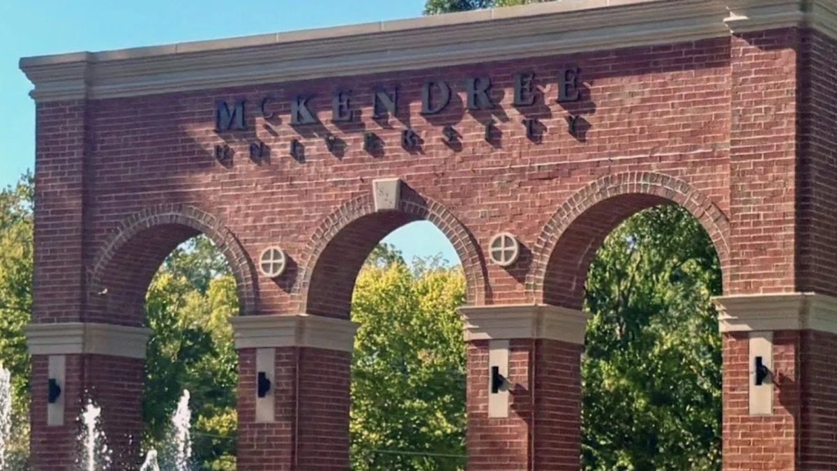 Alumnus who threatened mass shooting at Illinois college pleads guilty