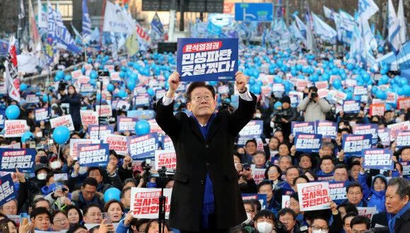 S. Korea's Democrats take battle against Yoon, prosecutors to the streets