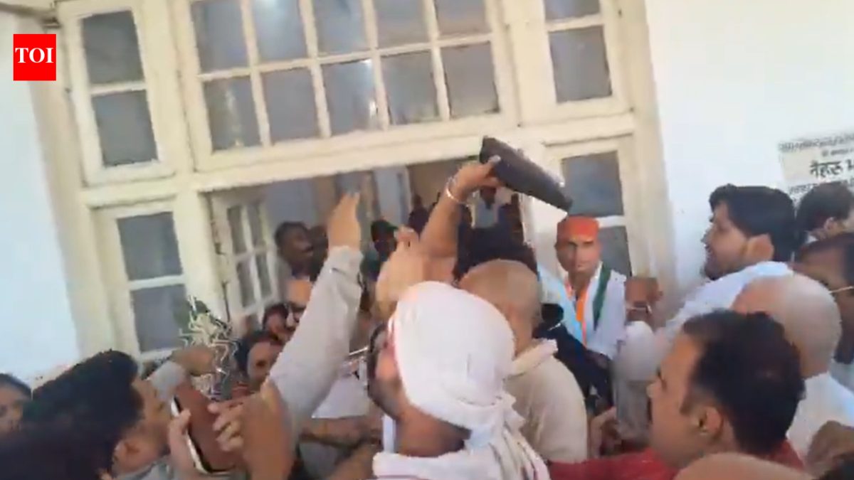 Shoes fly at UP Congress HQ as Ajay Rai supporters clash with councillor ahead of Mona's takeover