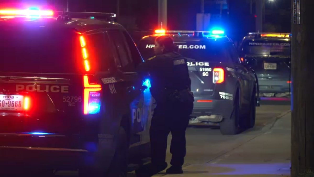 Man shot and killed, suspect shot in foot after fight, HPD says
