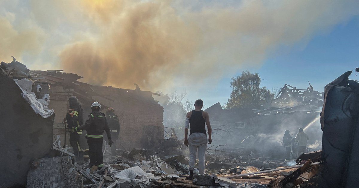 Russian attacks kill six people in two Ukrainian cities