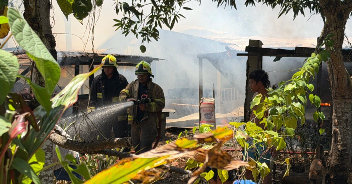 Fire fighters battle blaze in Toamua Uta