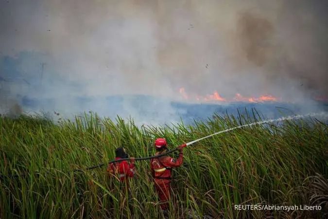 Wildfires Spread Into Residential Areas in Indonesia's Bangka Belitung