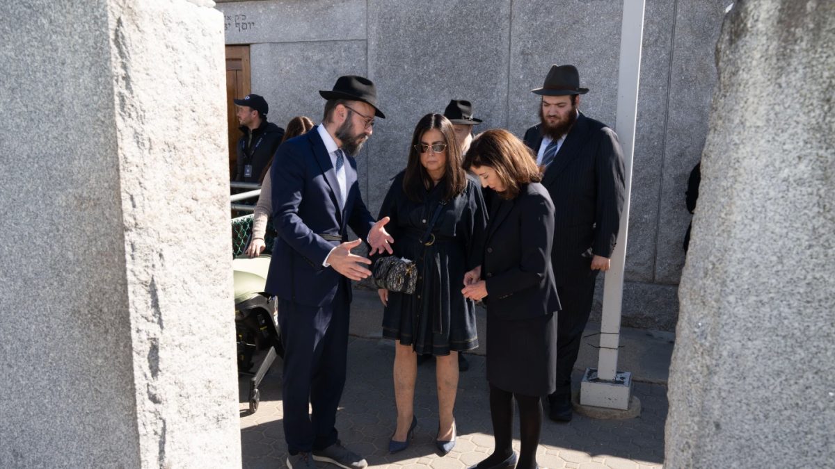 Hochul 'humbled' to again visit grave site of Lubavitcher Rebbe