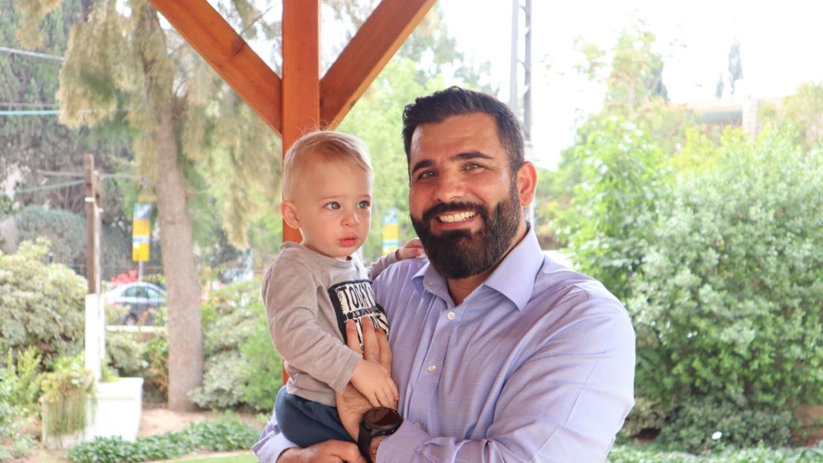 Zionist Iranian dissident granted residency in Israel after years-long battle