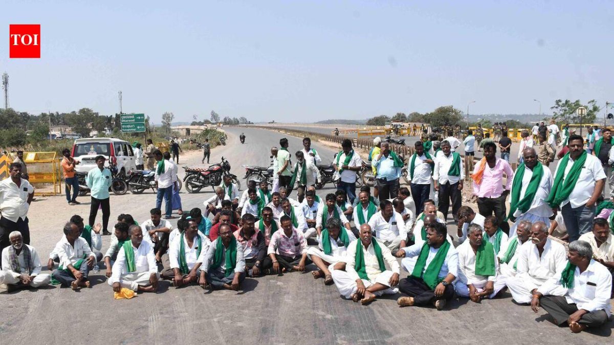 Farmers block road over sugarcane price in Dharwad