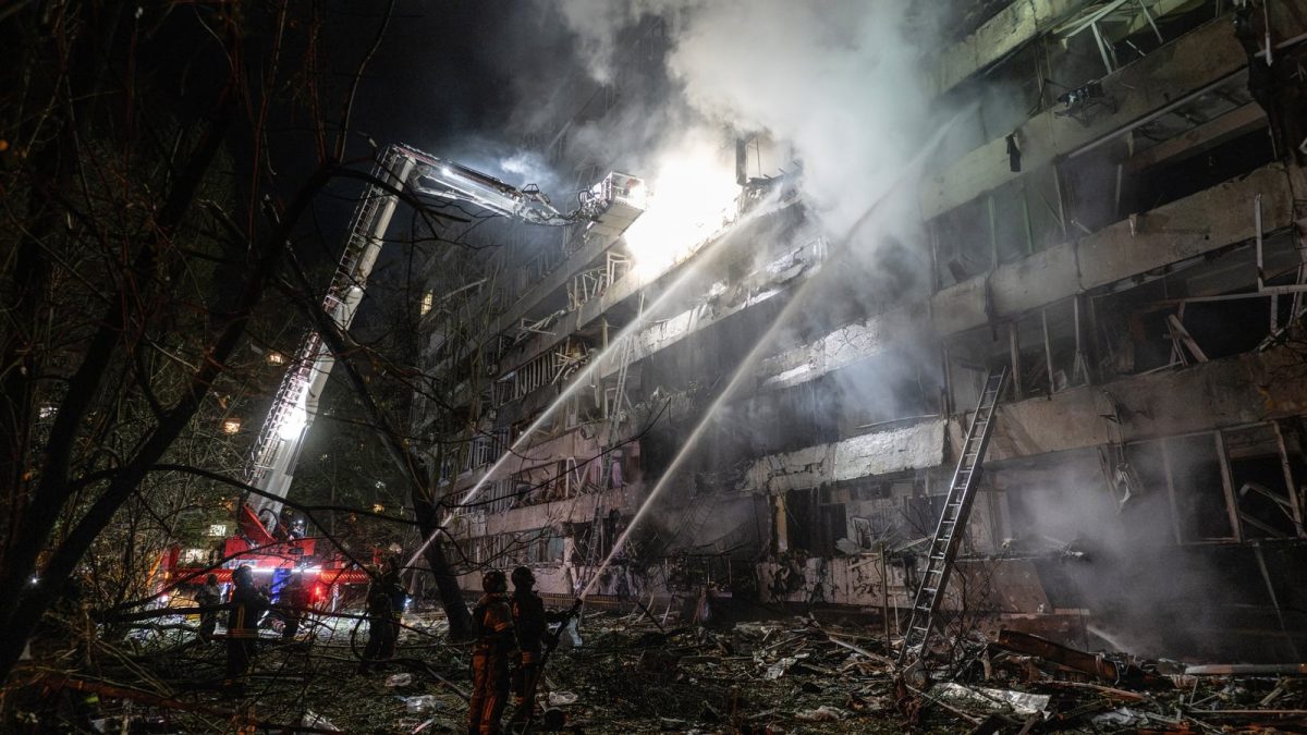 Russian strikes on Ukraine kill six and cut power in Kyiv