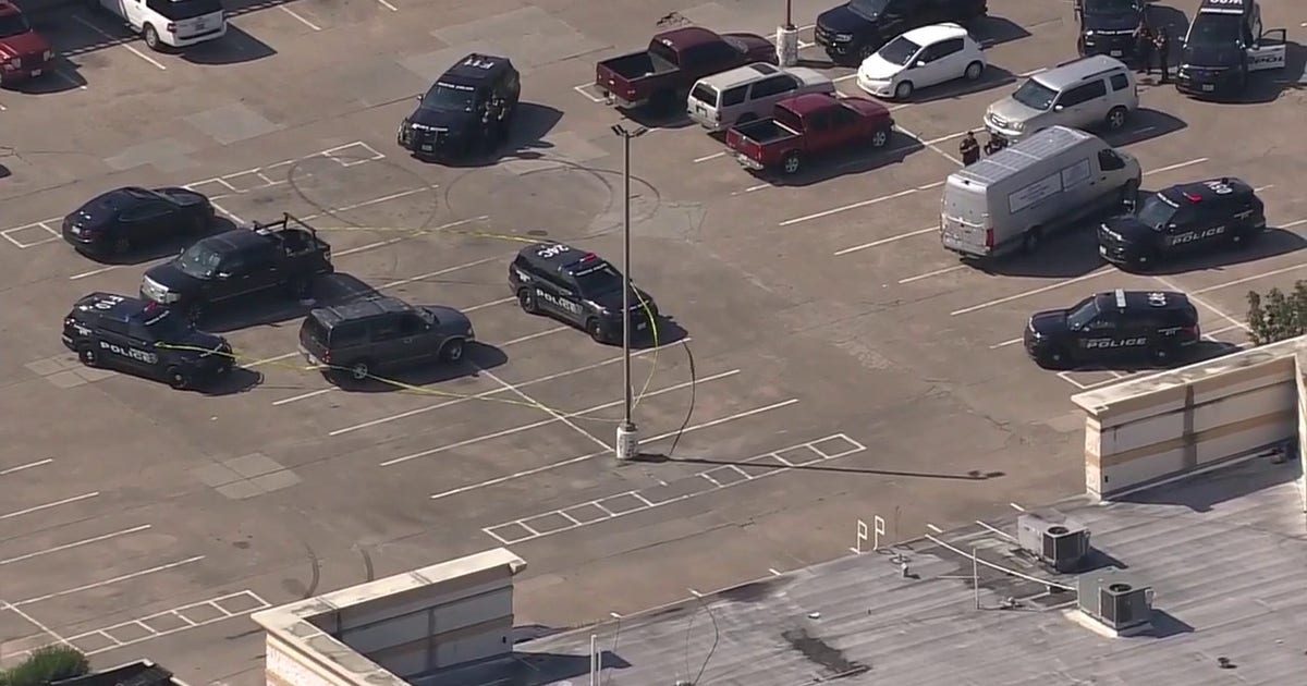 1 person critically injured in west Houston robbery